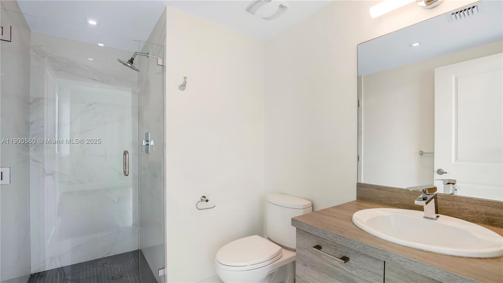 400 SUNNY ISLES CONDO WES - Residential Lease