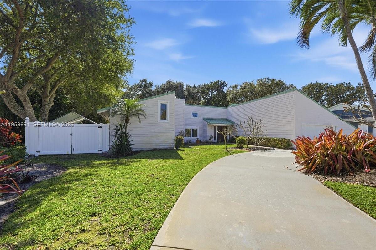 INDIALUCIE - Residential