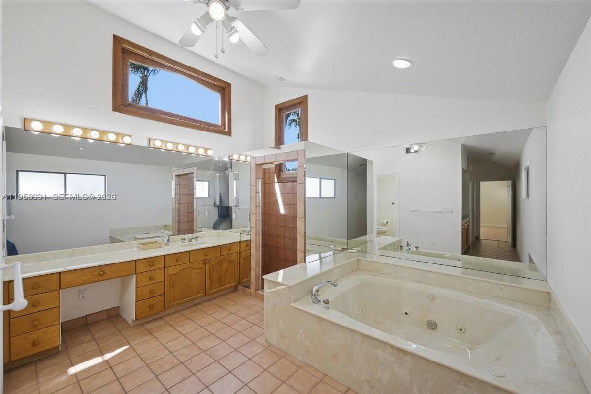 INDIALUCIE - Residential