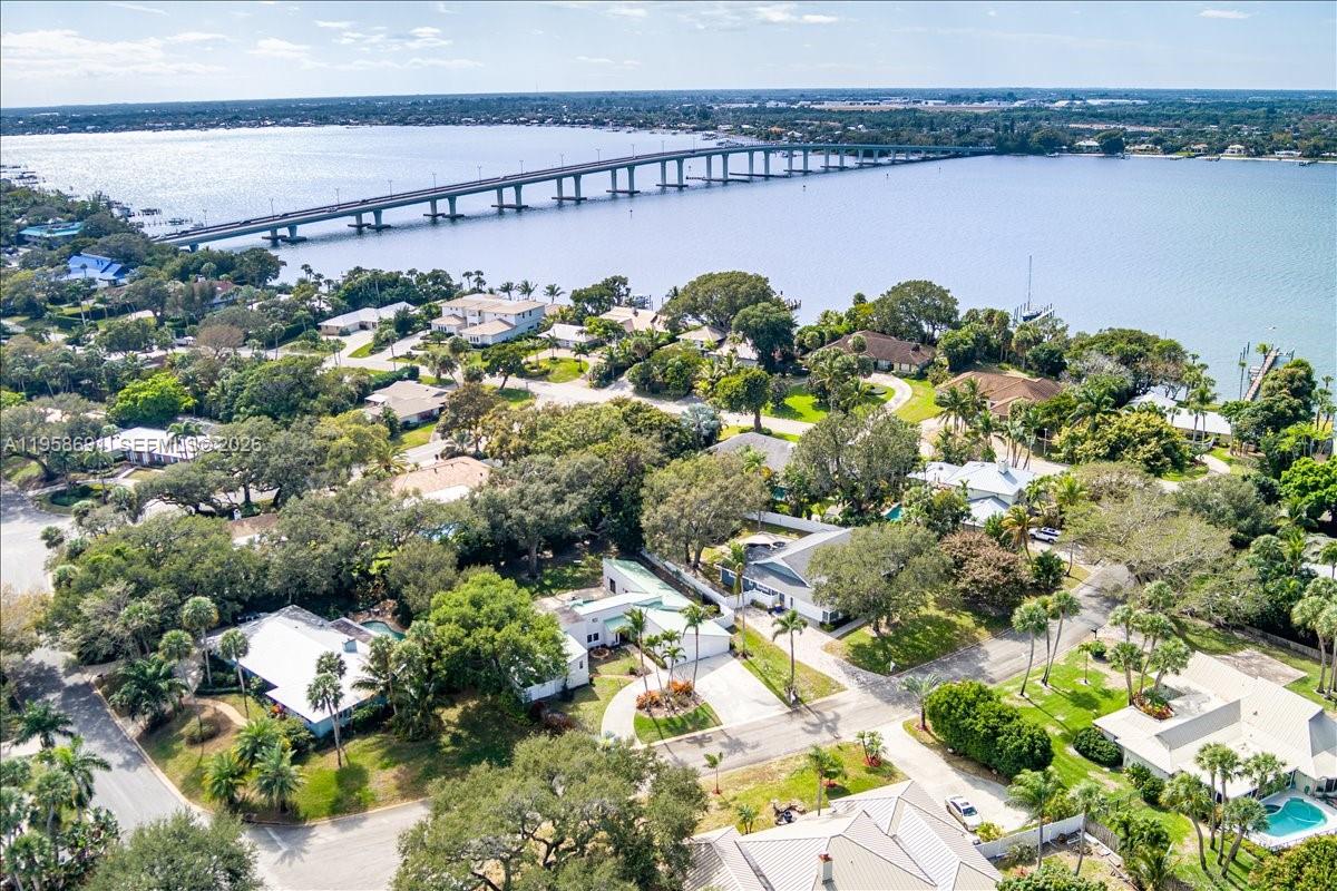 INDIALUCIE - Residential