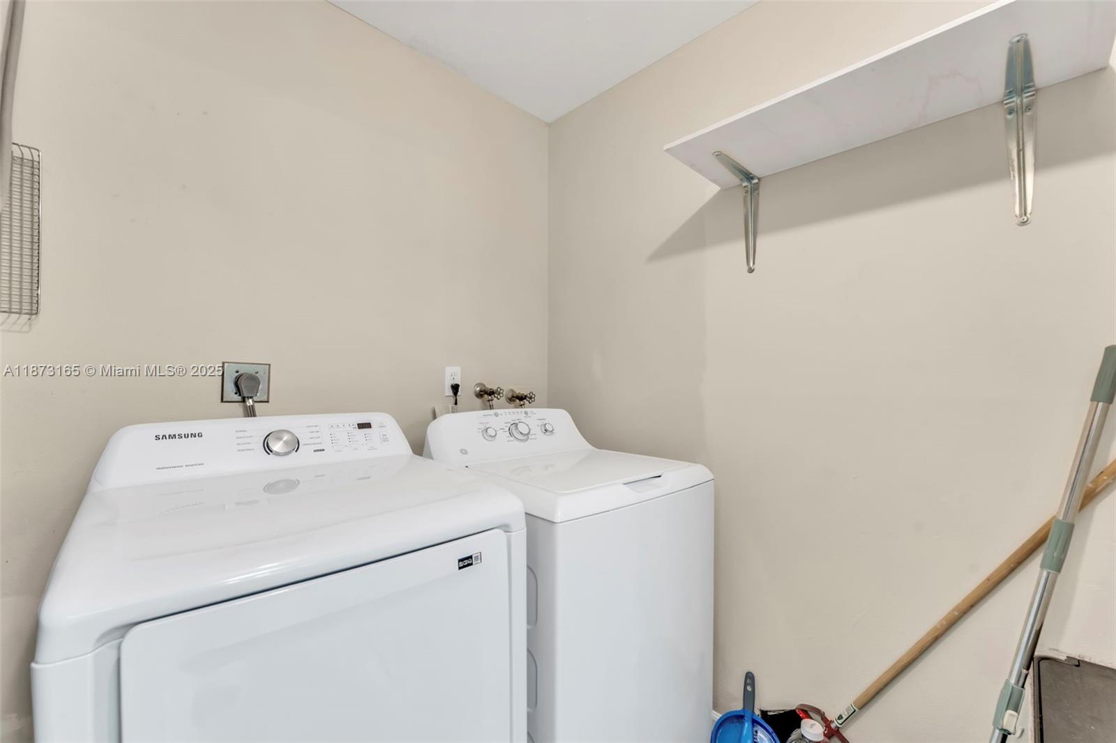 ISLAND VIEW - Residential Lease