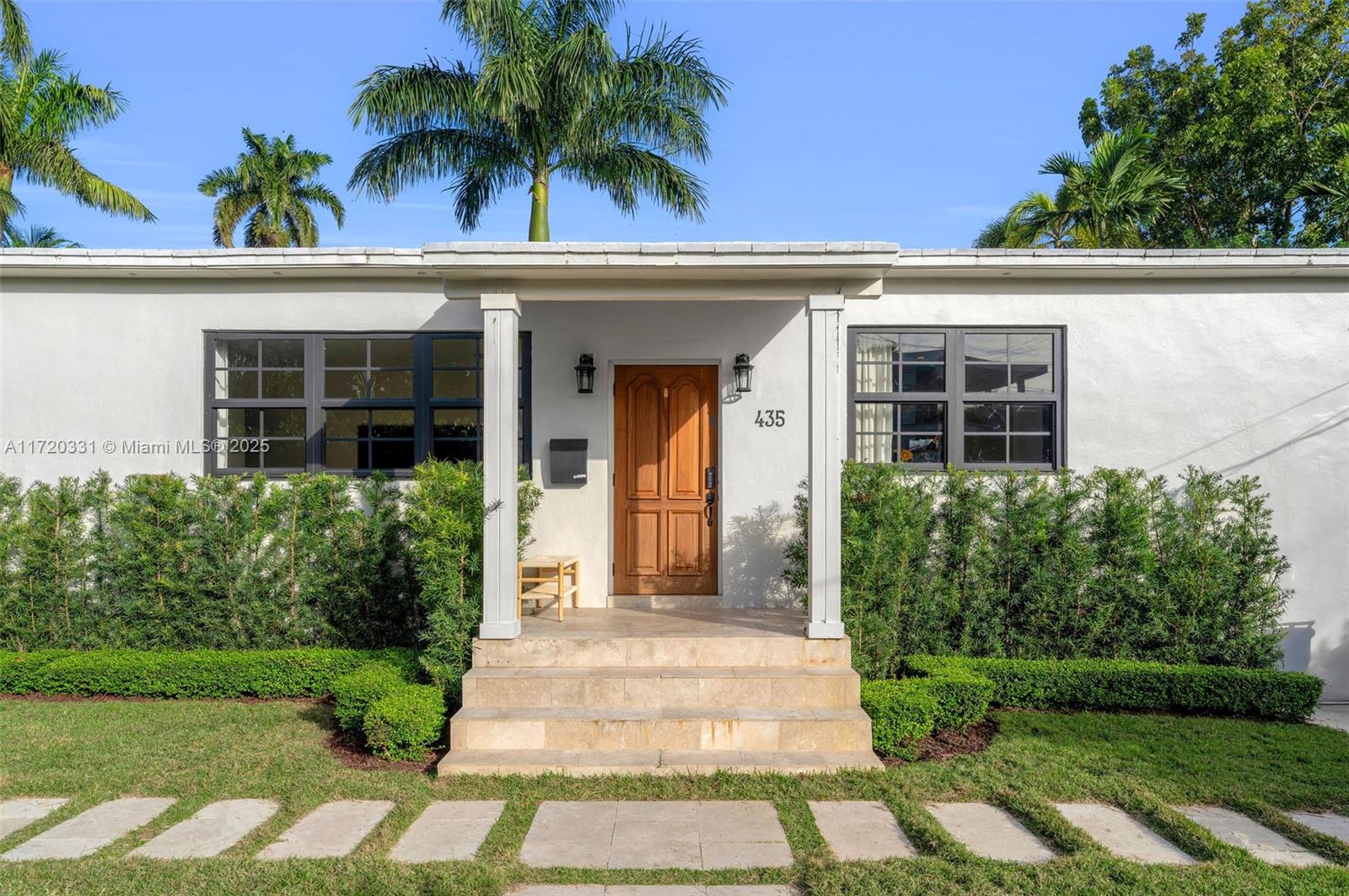 435 W Dilido Dr