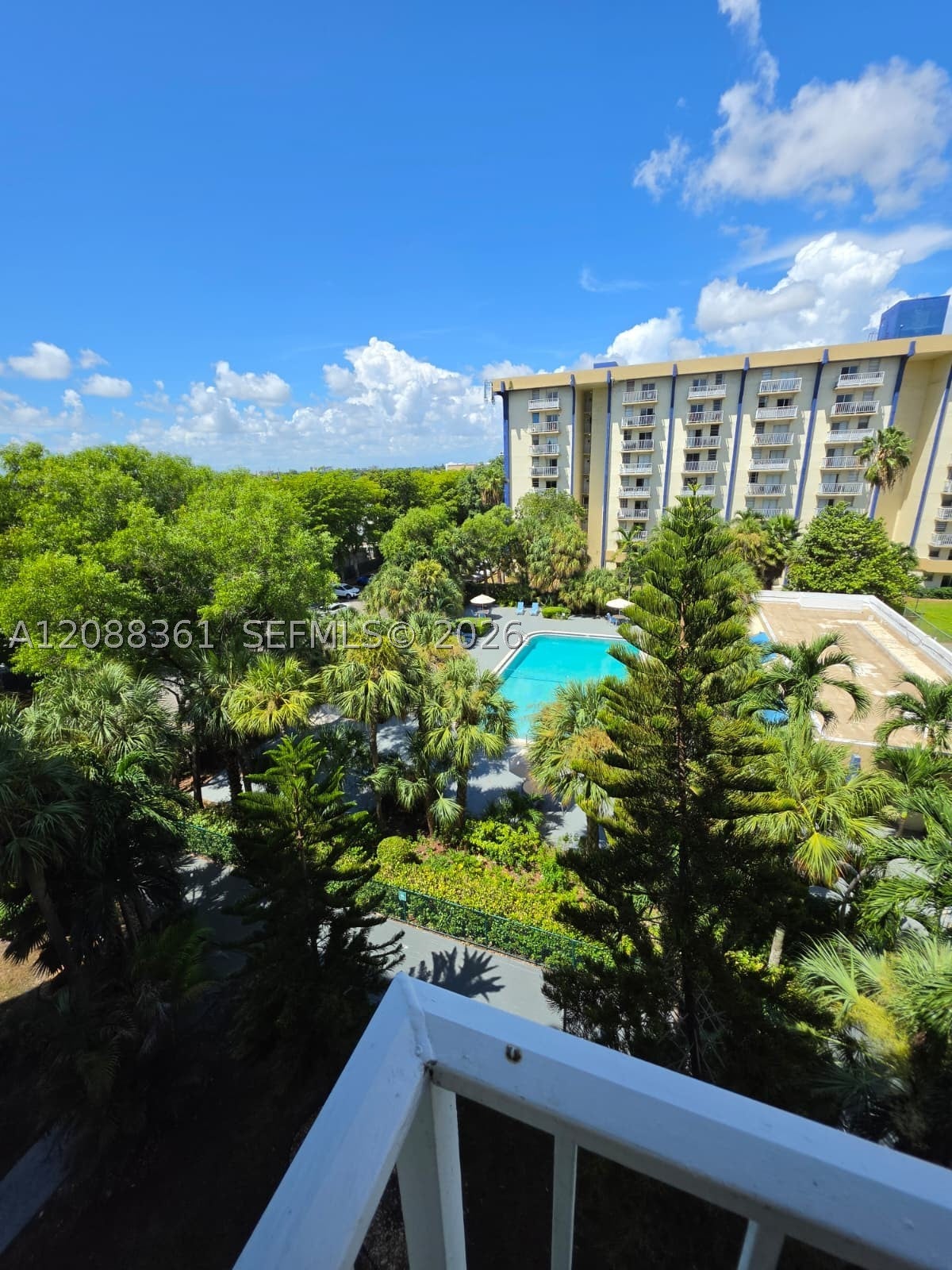 4550 NW 9th St 605E