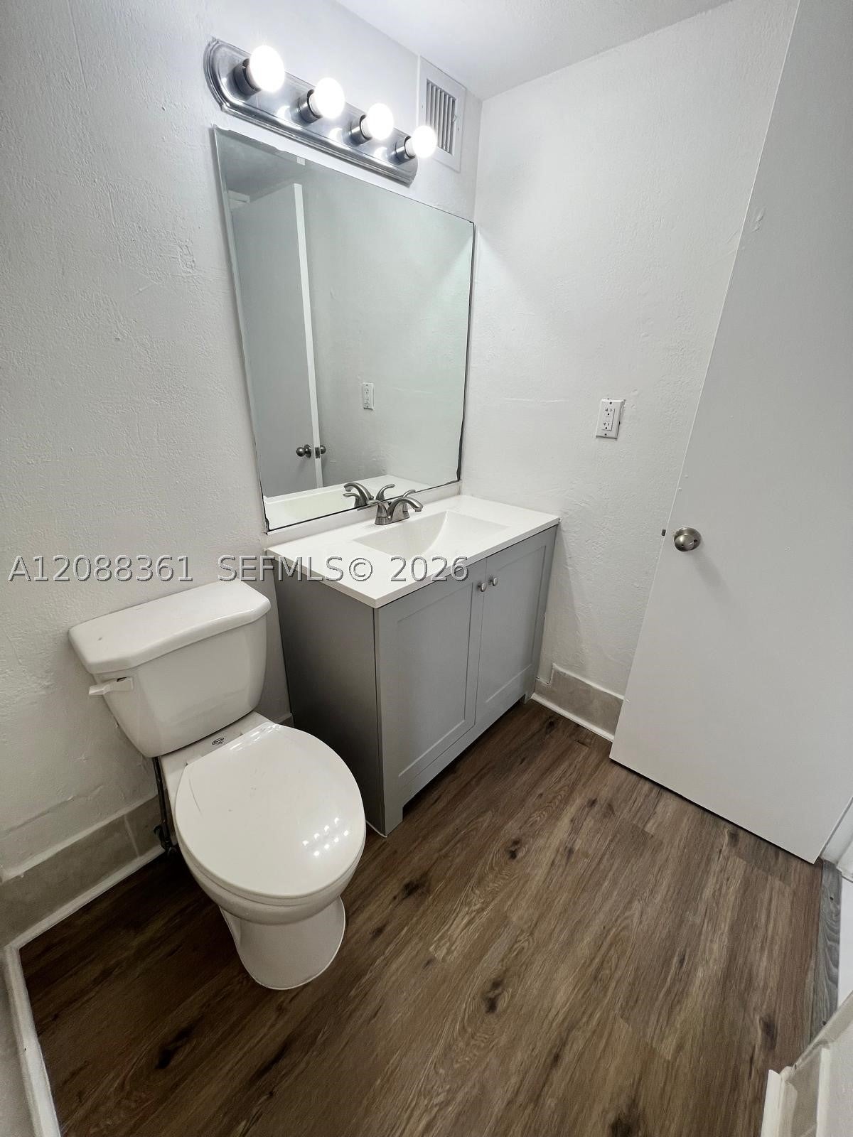 4550 NW 9th St 605E