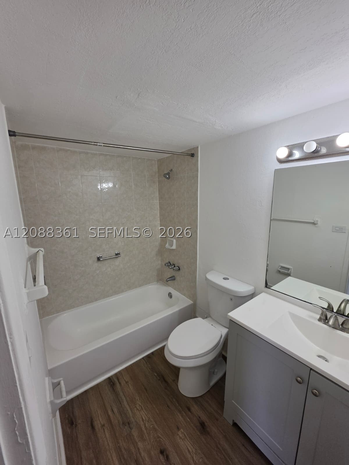 4550 NW 9th St 605E