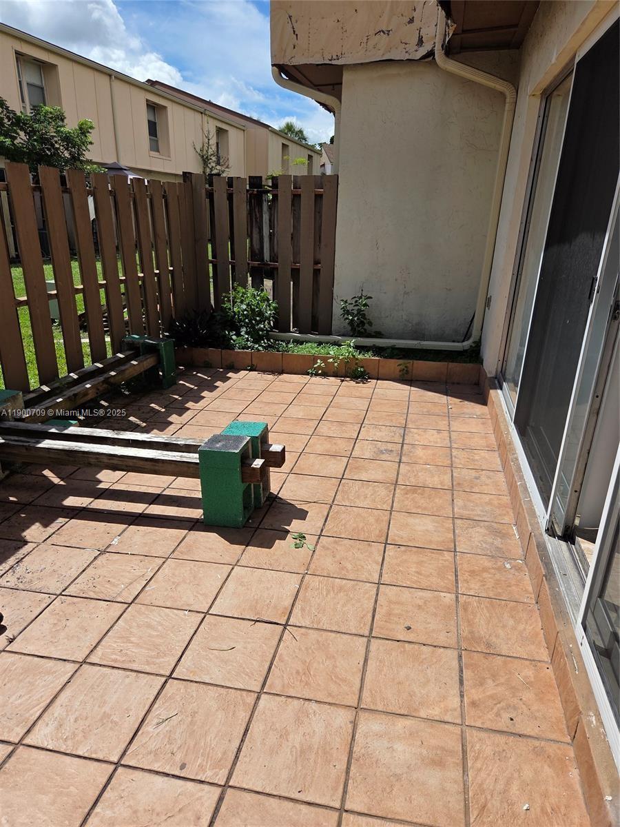 TOWNHOUSE OF JACARANDA - Residential Lease