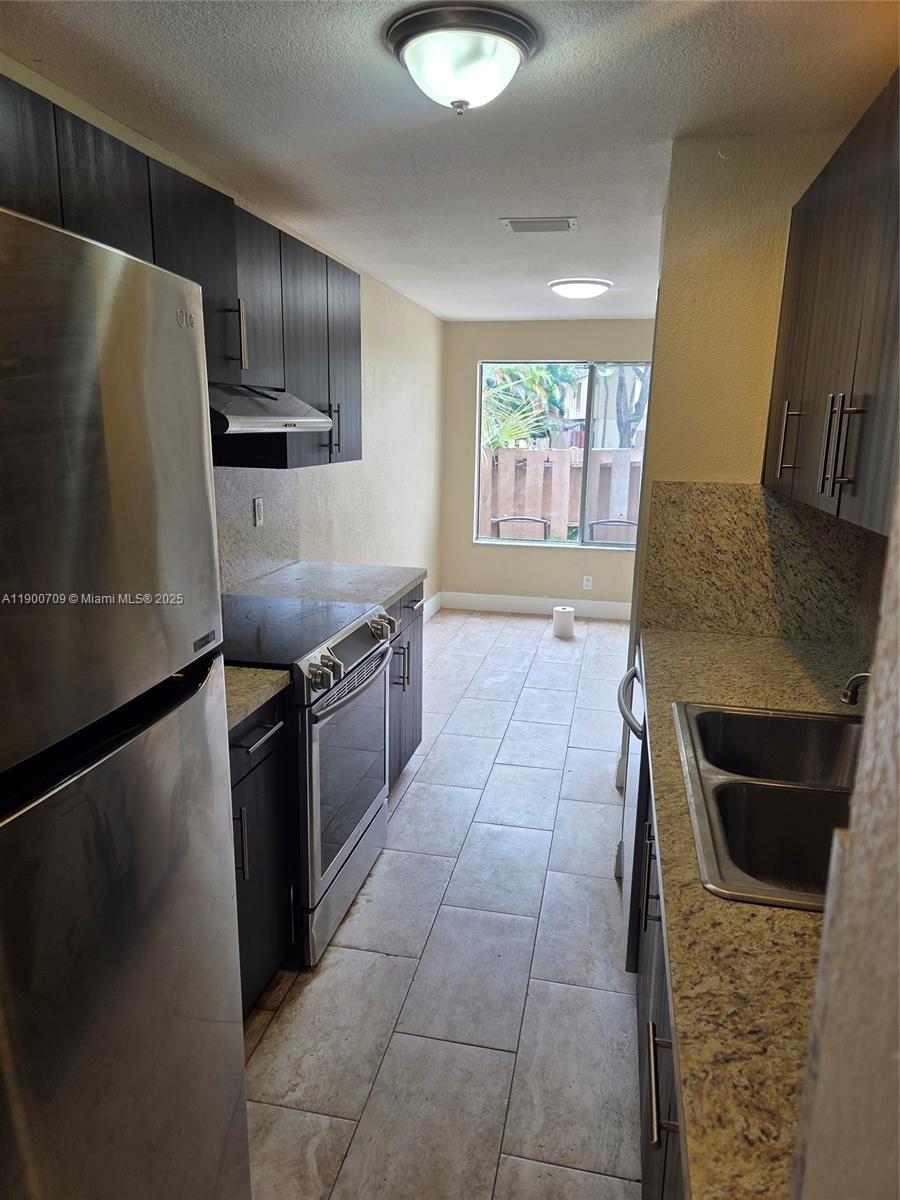 TOWNHOUSE OF JACARANDA - Residential Lease