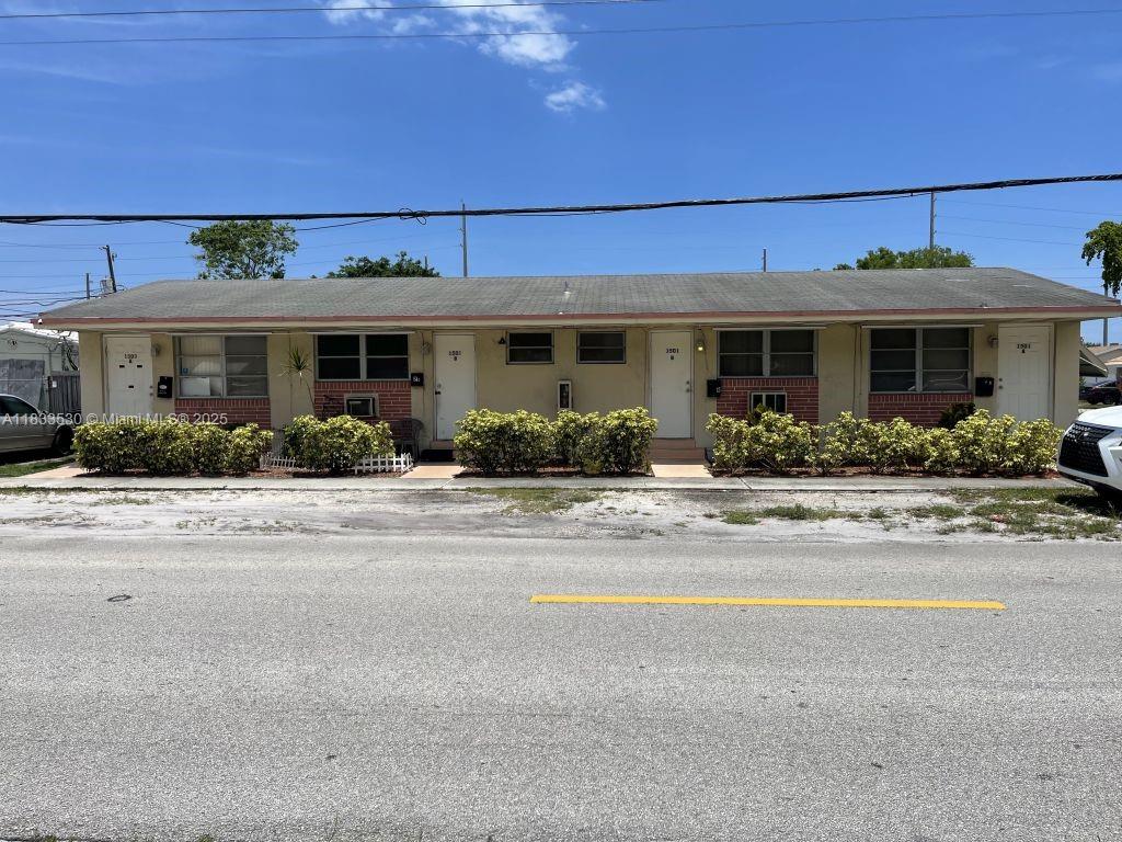 Great investment property. Rents are currently below market.