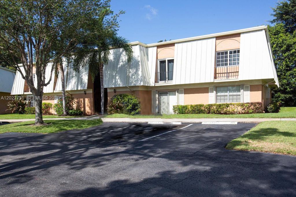 Photo of 3615 Citrus Trce #4, Davie, FL 33328 (MLS # A12022751)