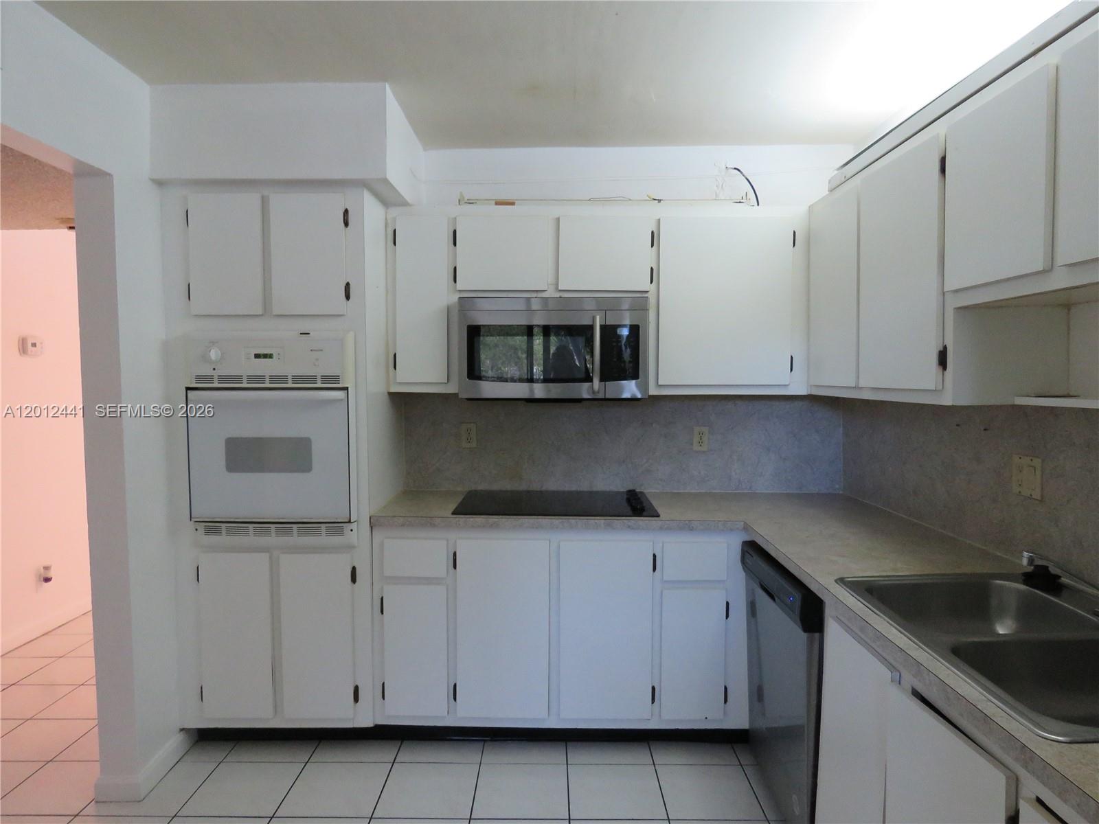 RACQUET CLUB APARTMENTS A - Residential