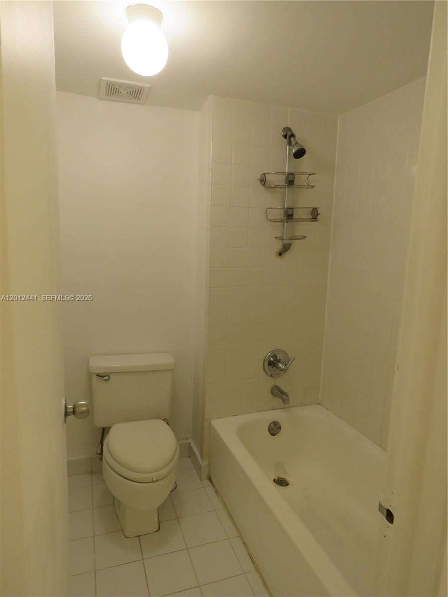 RACQUET CLUB APARTMENTS A - Residential
