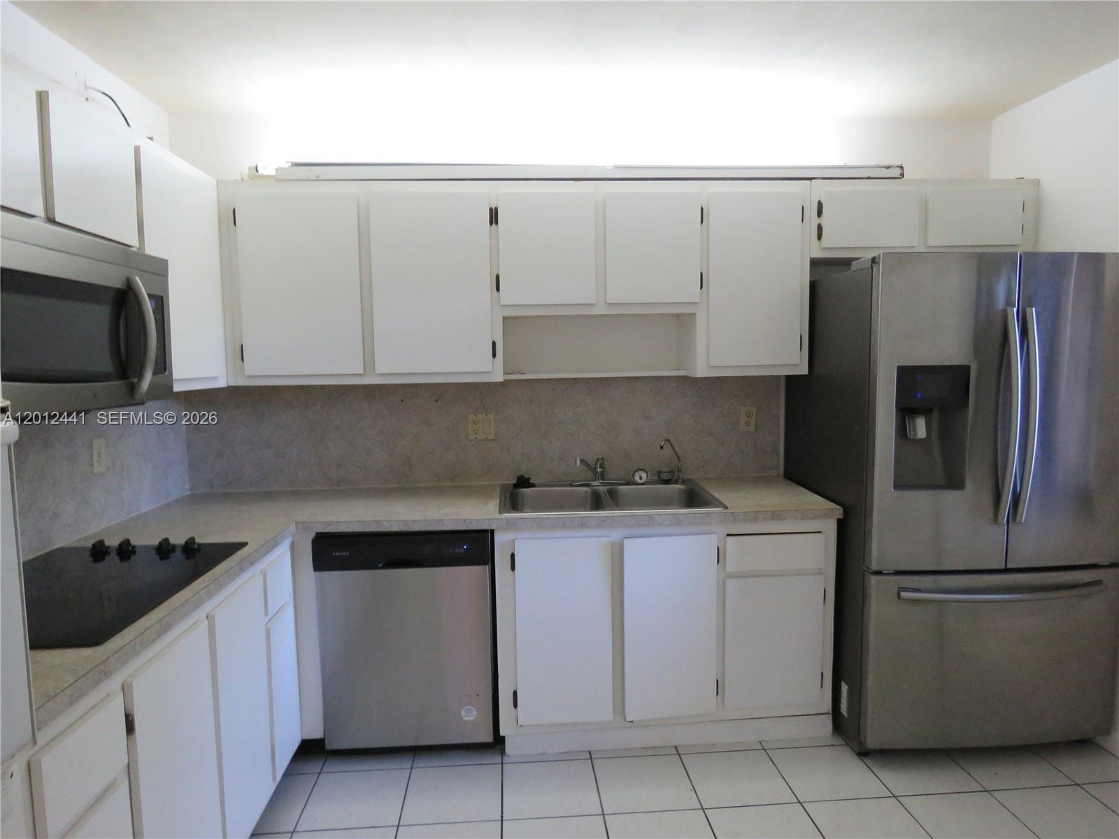 RACQUET CLUB APARTMENTS A - Residential