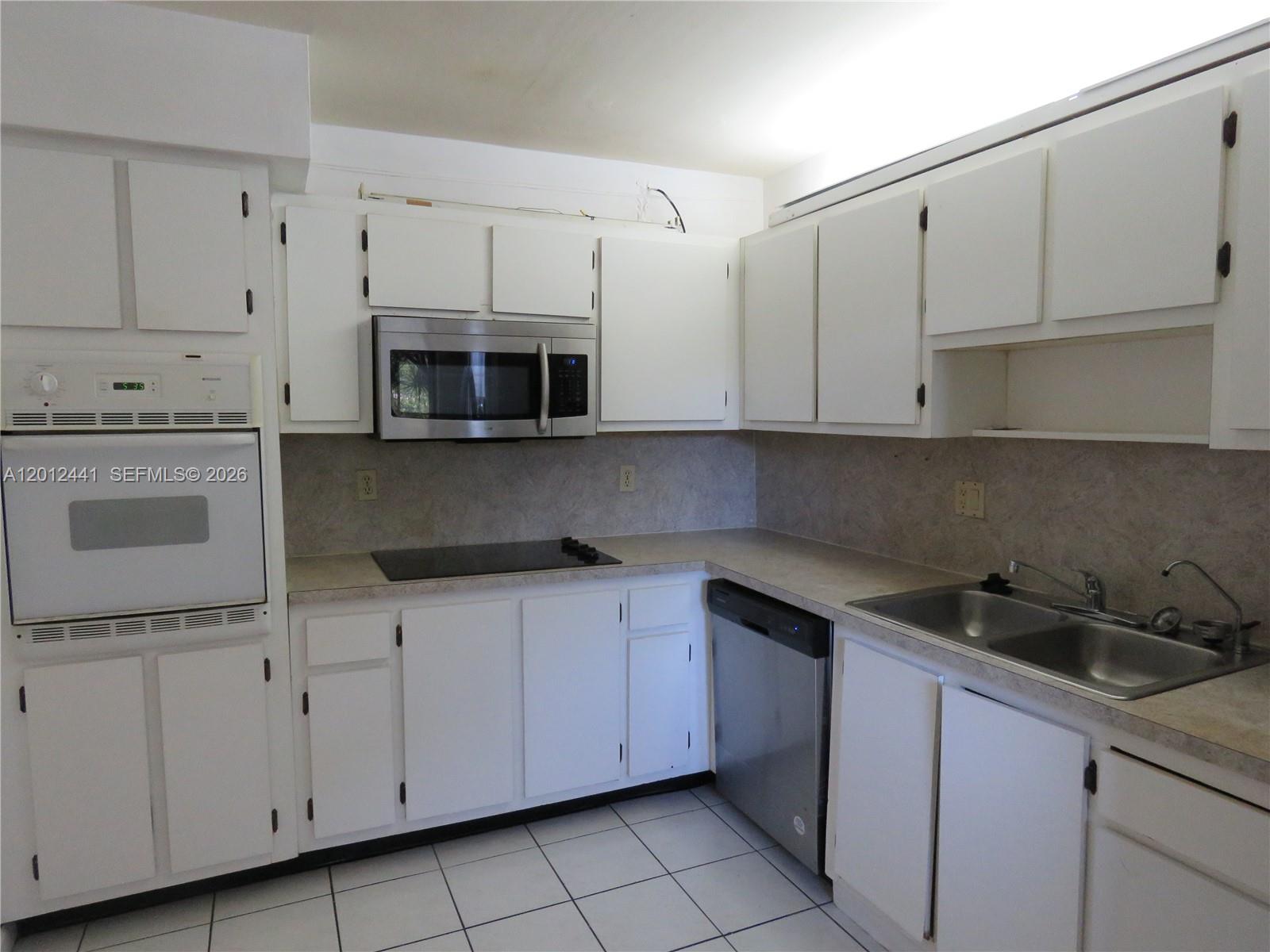 RACQUET CLUB APARTMENTS A - Residential