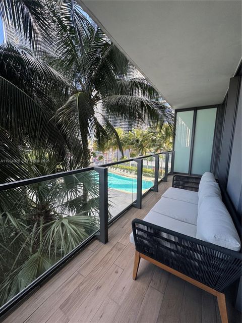 88 SW 7th St 805 Miami FL 33130