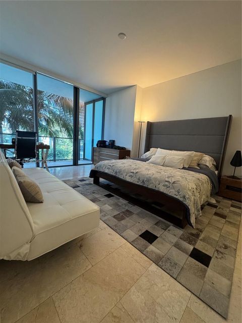 88 SW 7th St 805 Miami FL 33130