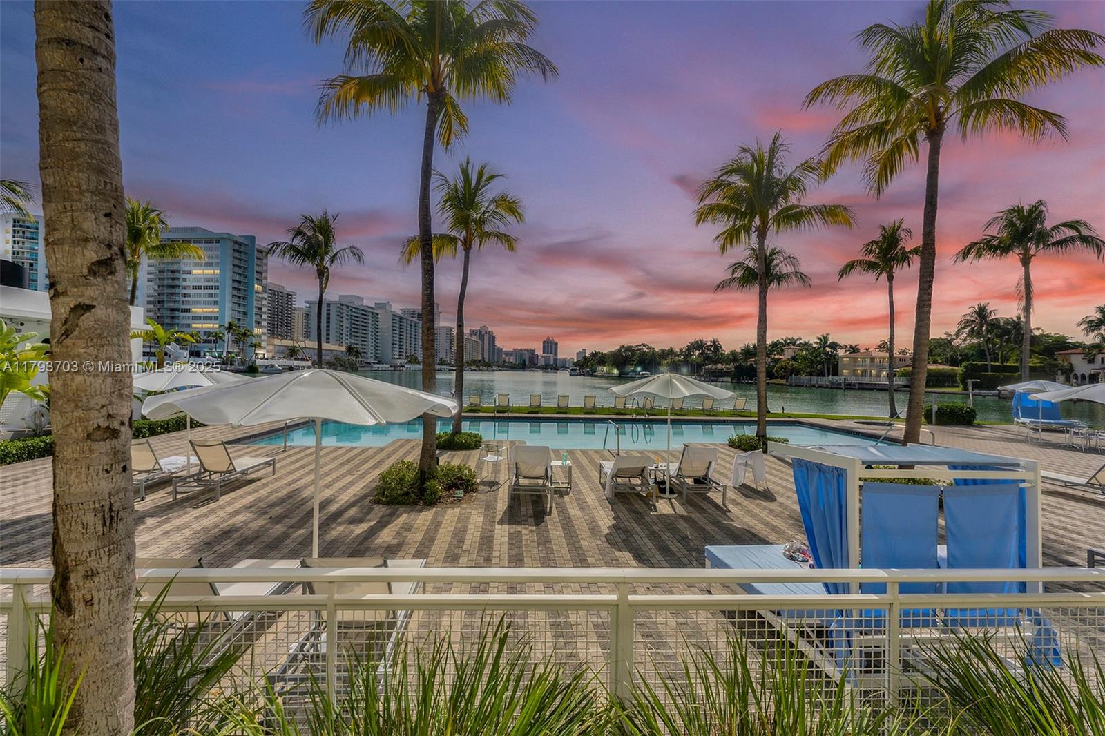 6101 Aqua Ave 103