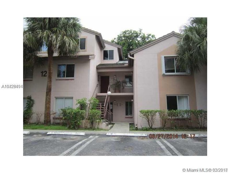 Remodeled 2 bed 2 bath apartment. Brand new kitchen cabinets and appliances, high ceiling, balcony with storage room, washer & dryer inside unit. Gated community, 24 Hr security, Clubhouse, Fitness center, Pools w/jacuzzi, Racquetball & tennis courts. Centrally located and easy to show! a must see!