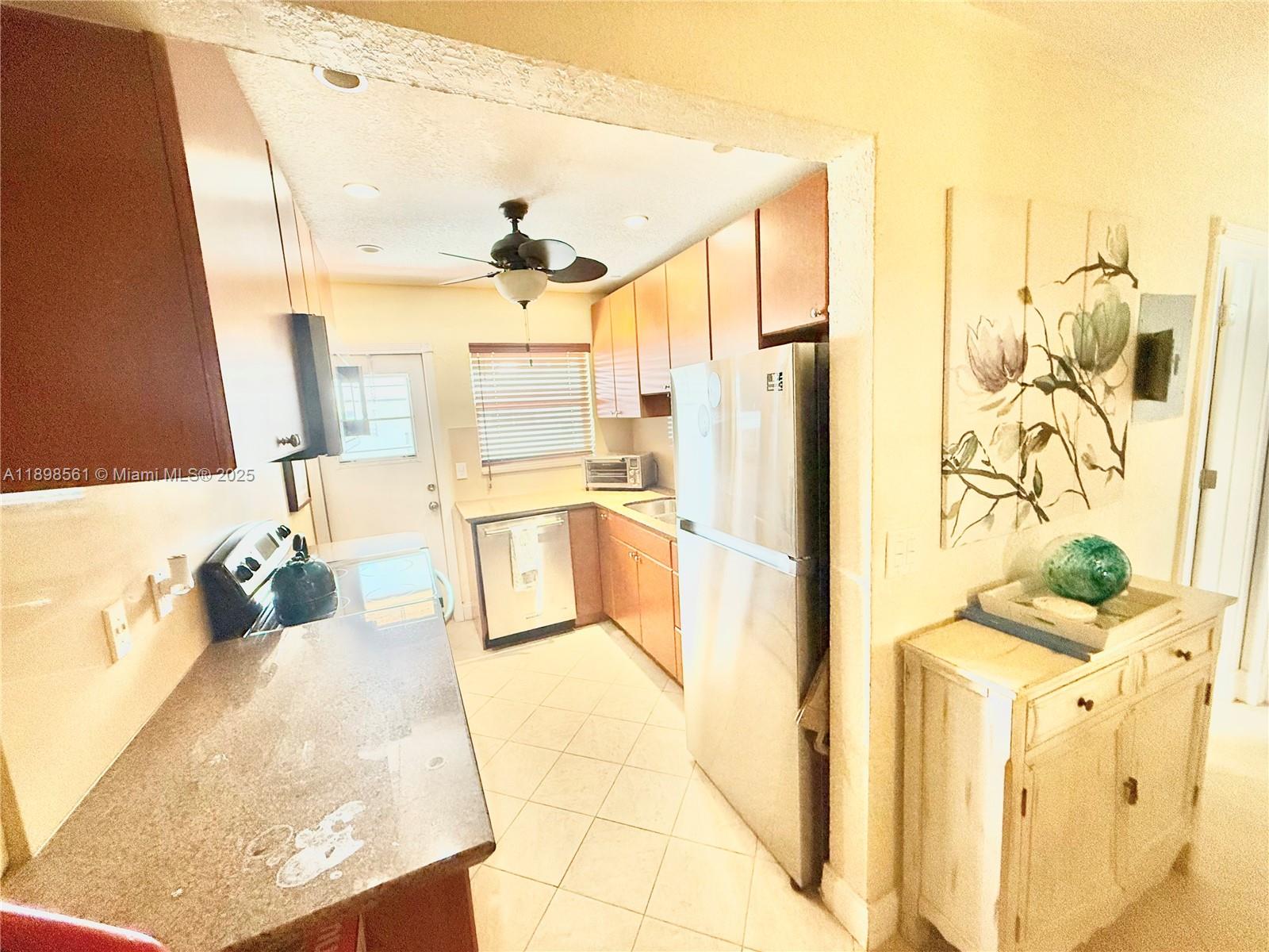 SUBURBANITE SQUARE I CO-O - Residential
