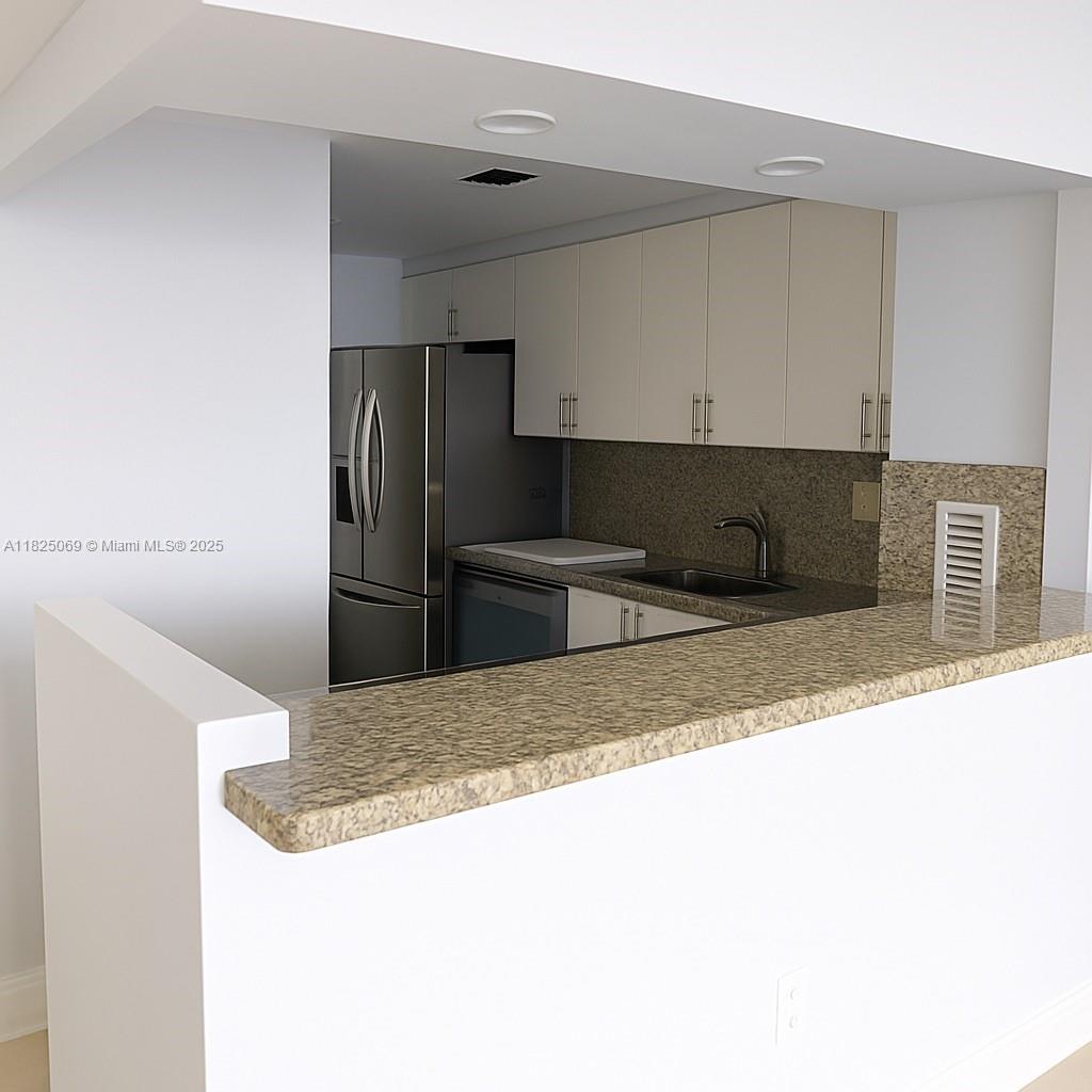 KENNEDY HOUSE CONDO - Residential