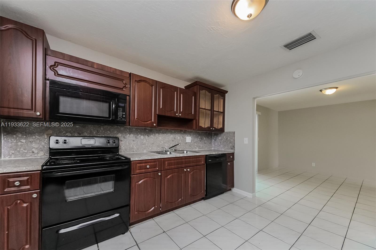 HOLIDAY VILLAGE SEC TWO - Residential Lease