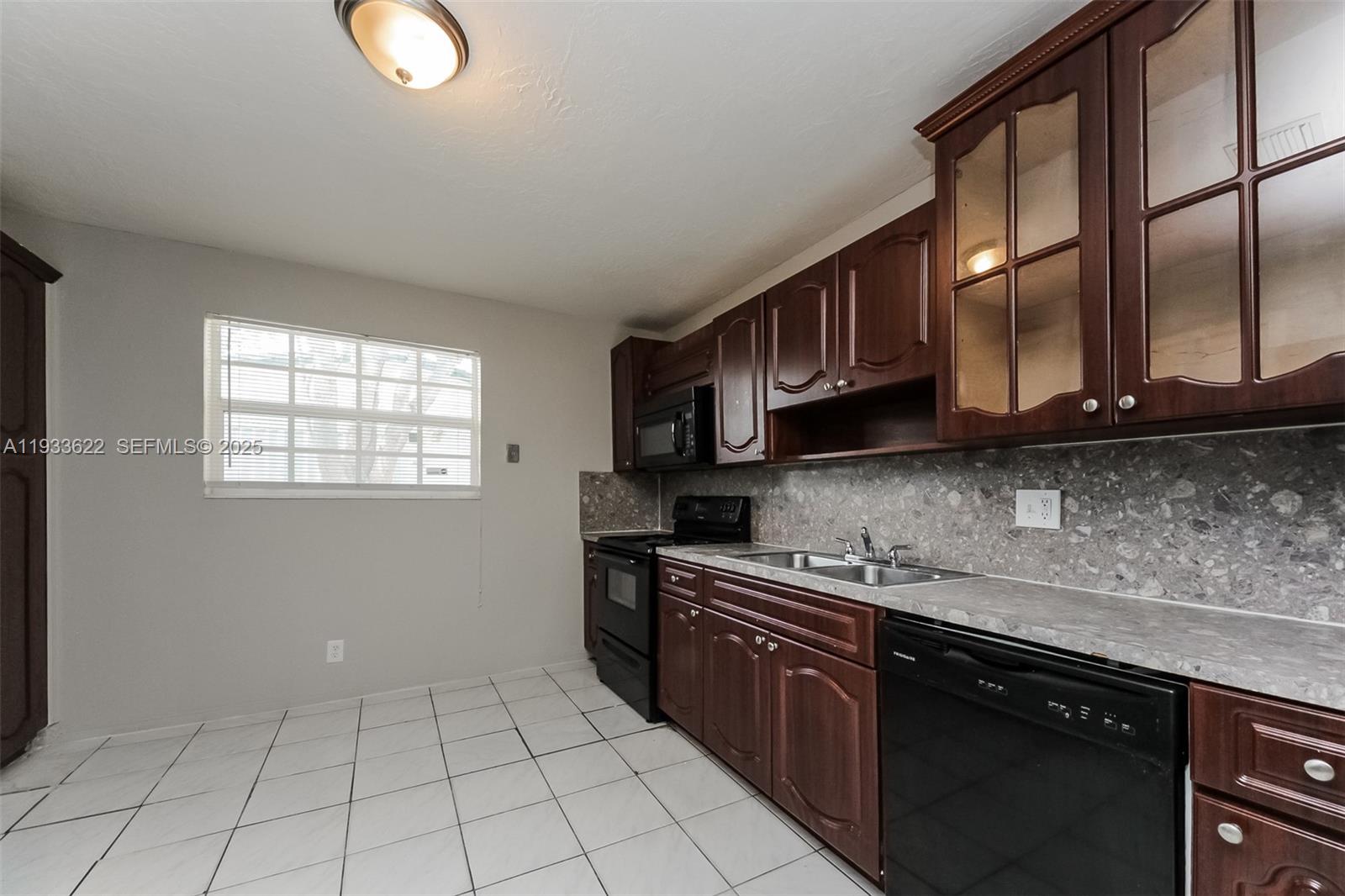 HOLIDAY VILLAGE SEC TWO - Residential Lease