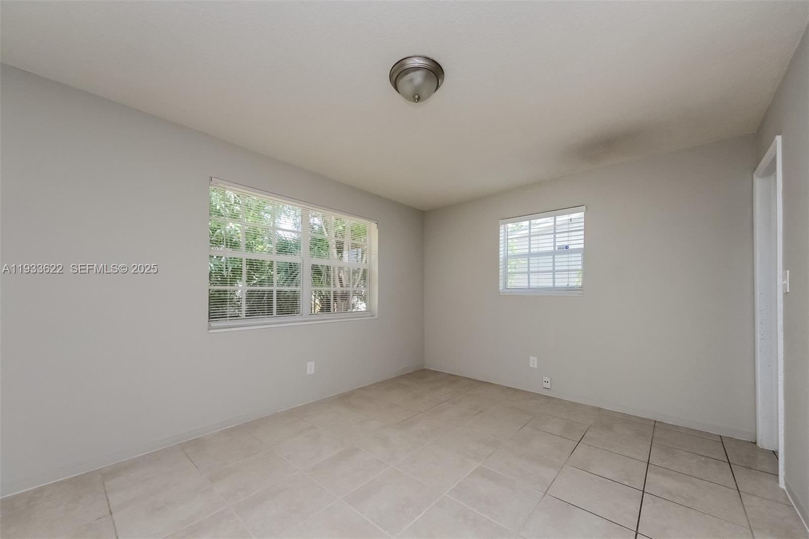 HOLIDAY VILLAGE SEC TWO - Residential Lease