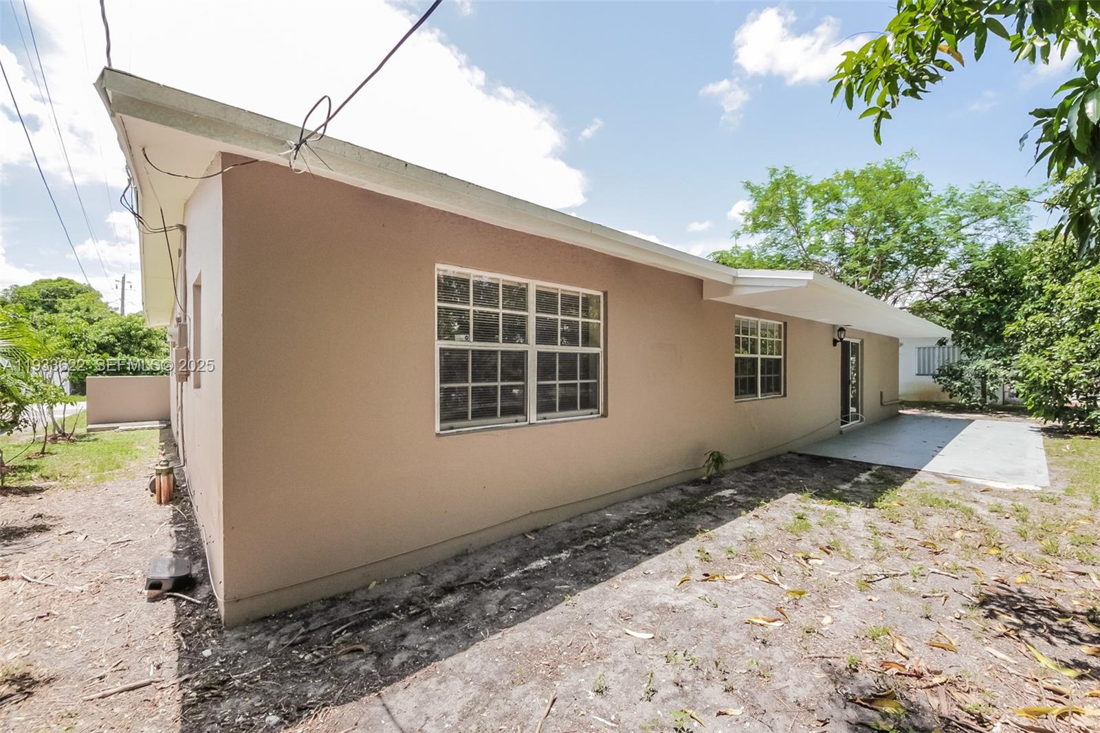 HOLIDAY VILLAGE SEC TWO - Residential Lease