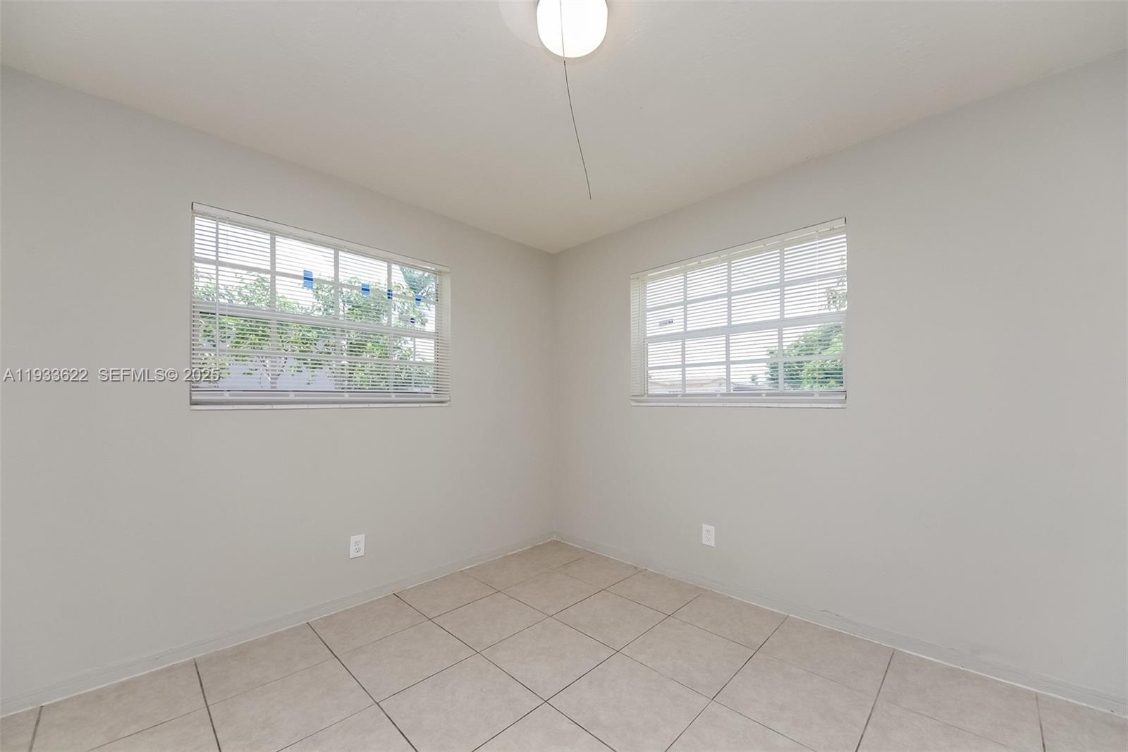 HOLIDAY VILLAGE SEC TWO - Residential Lease