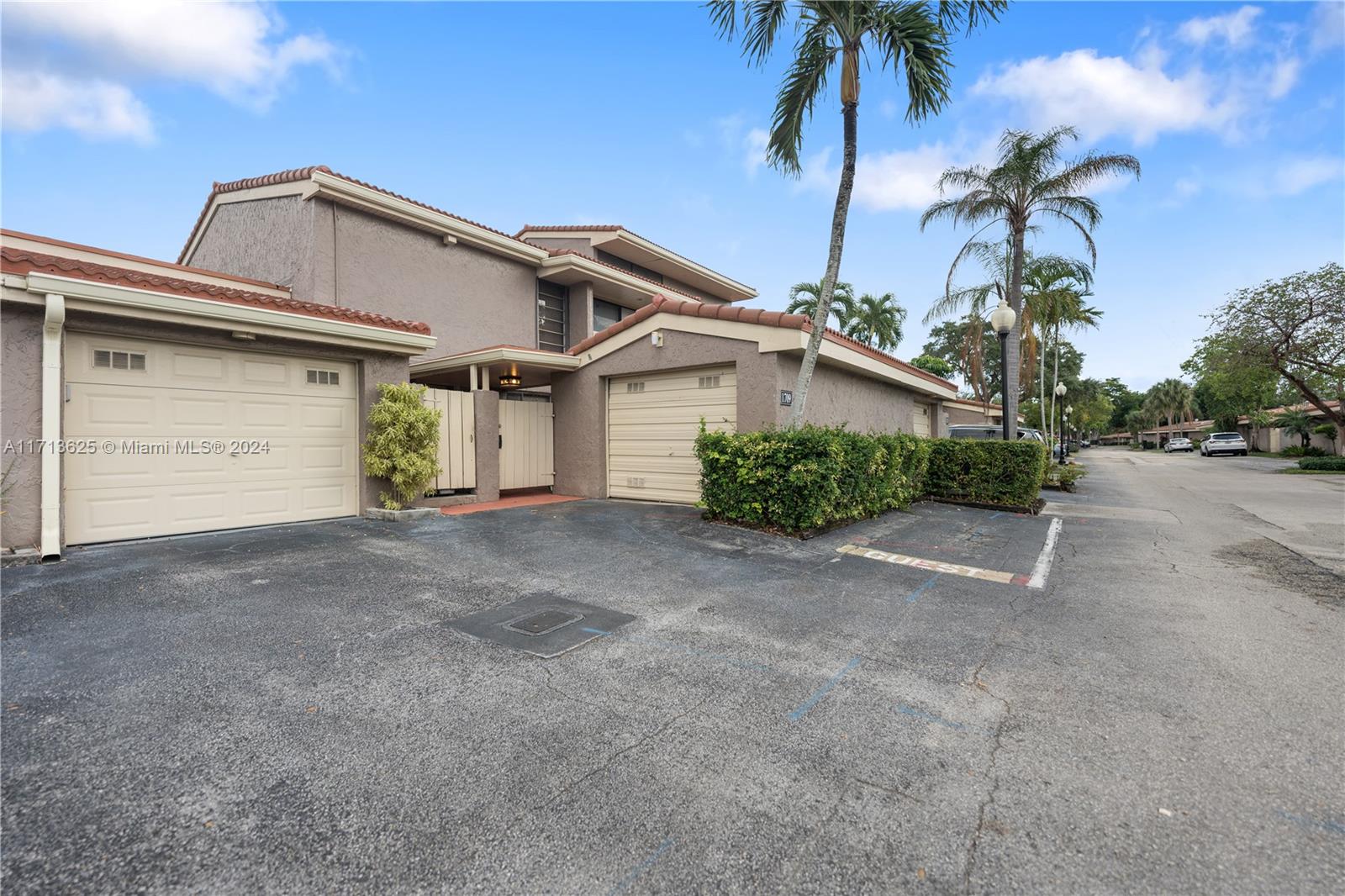 1709 Saint Andrews Rd 119, Hollywood, Broward County, Florida - 3 Bedrooms  
3 Bathrooms - 