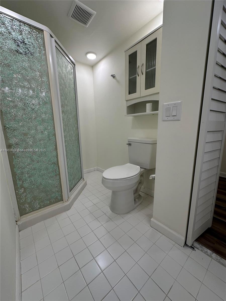 LAGO WEST CONDOMINIUM - Residential Lease