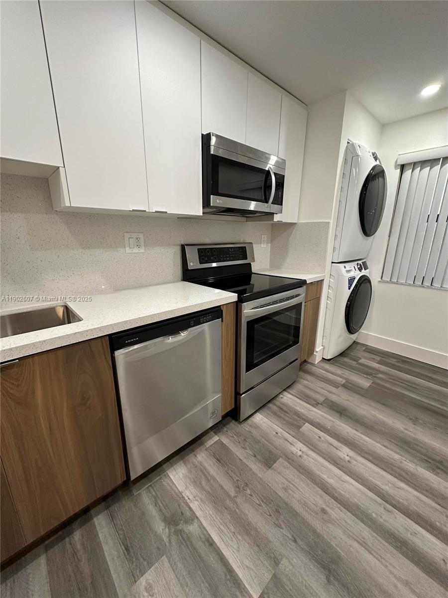 LAGO WEST CONDOMINIUM - Residential Lease