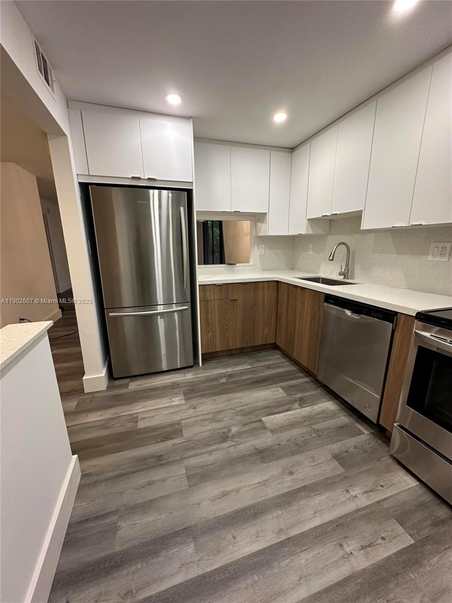 LAGO WEST CONDOMINIUM - Residential Lease