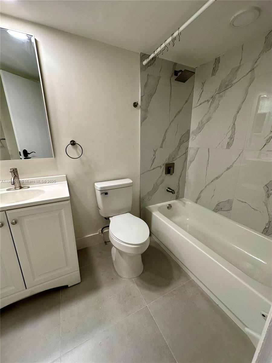 LAGO WEST CONDOMINIUM - Residential Lease