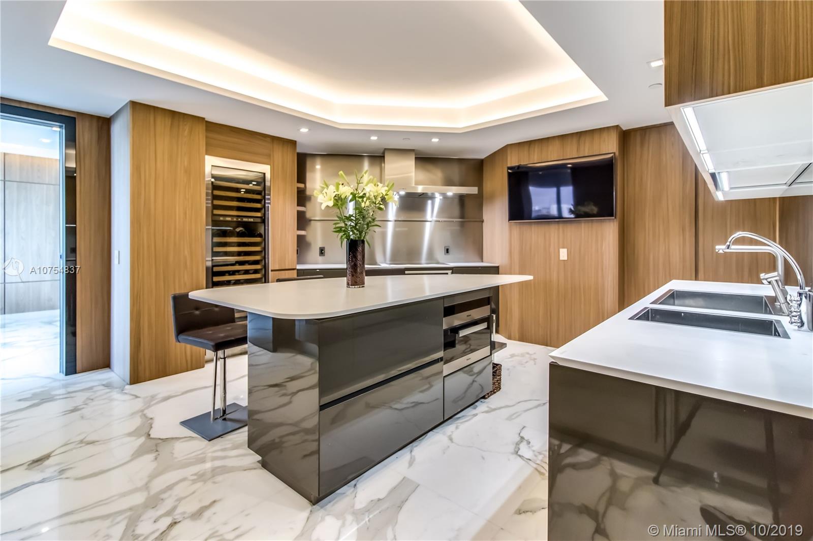 SANTA MARIA CONDO - Residential