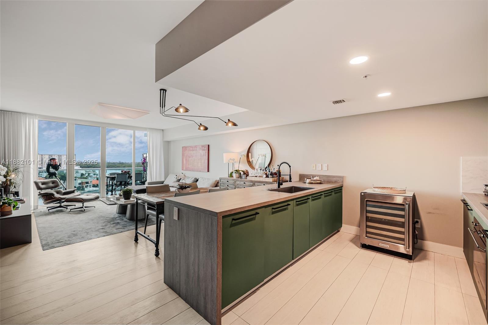 400 SUNNY ISLES CONDO EAS - Residential