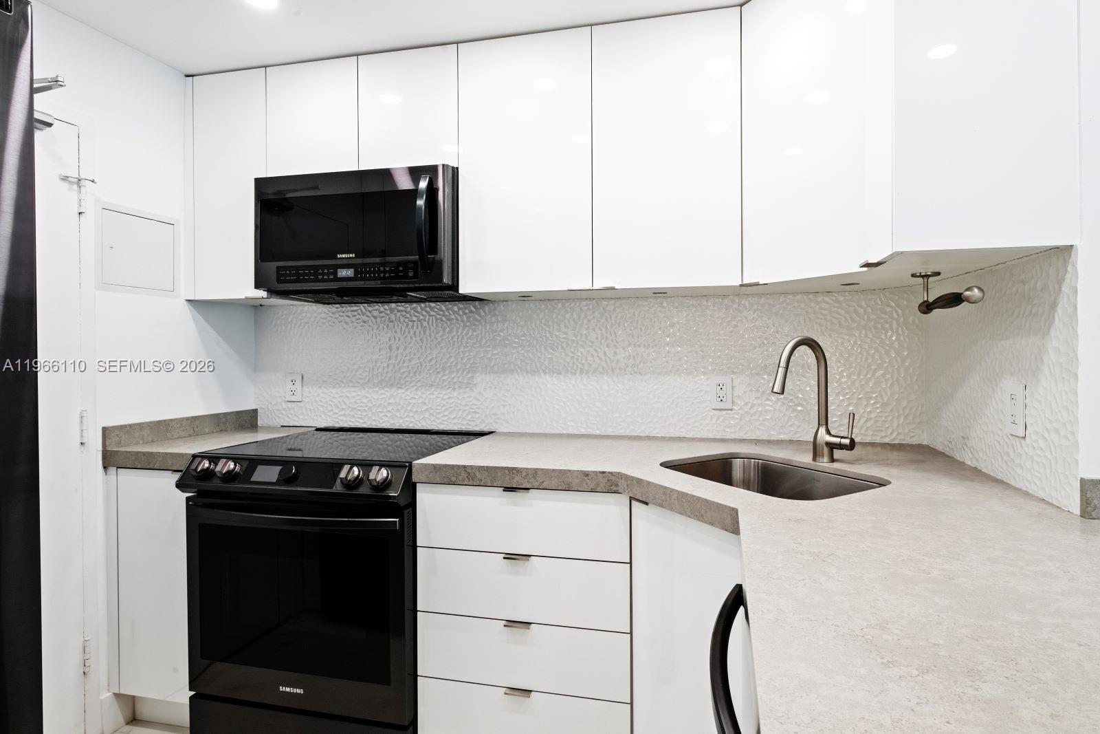 MIRADOR 1000 CONDO - Residential