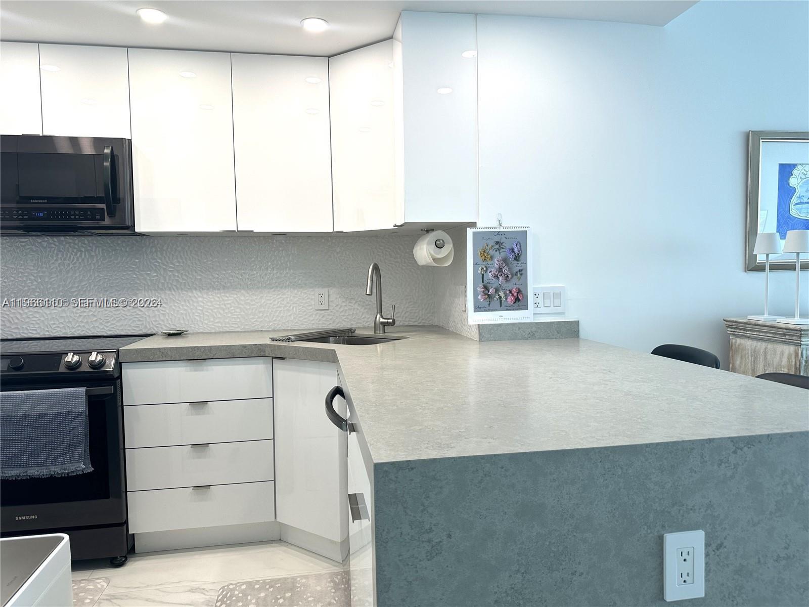 MIRADOR 1000 CONDO - Residential