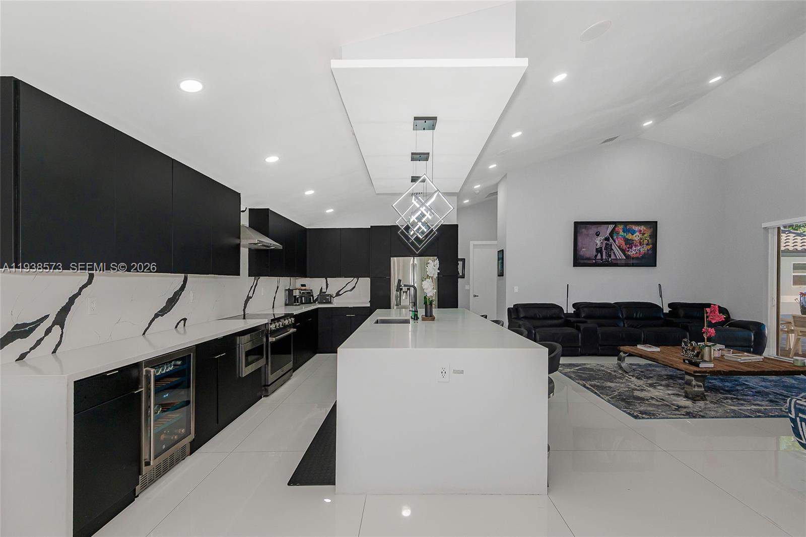 HOLLYWOOD LAKES COUNTRY C - Residential