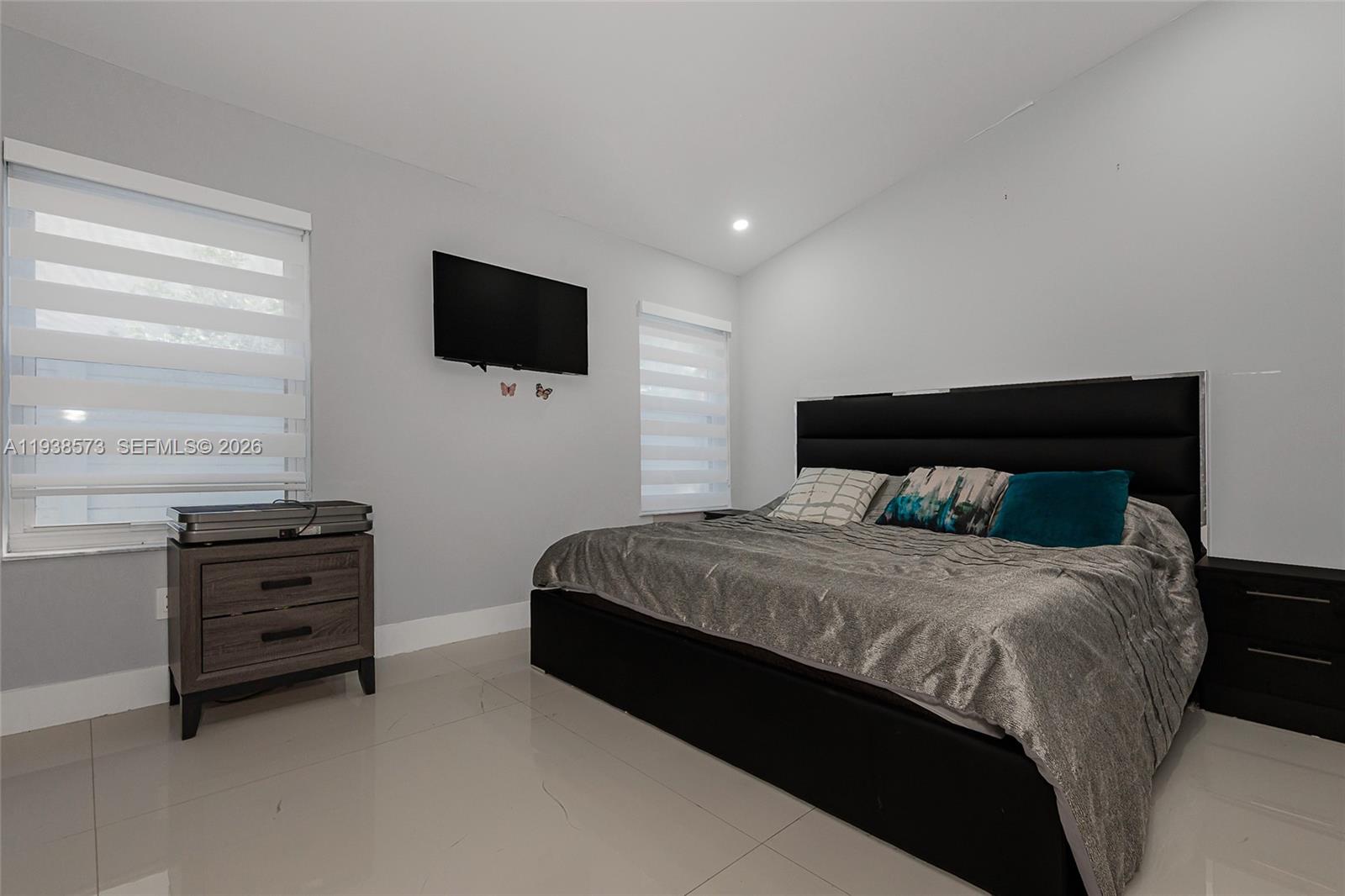 HOLLYWOOD LAKES COUNTRY C - Residential