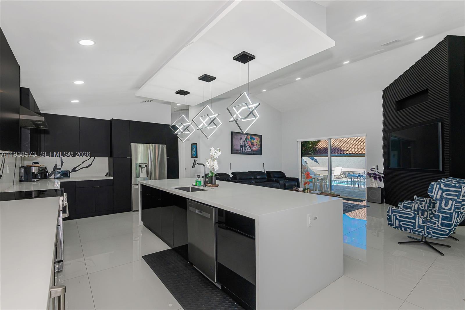 HOLLYWOOD LAKES COUNTRY C - Residential