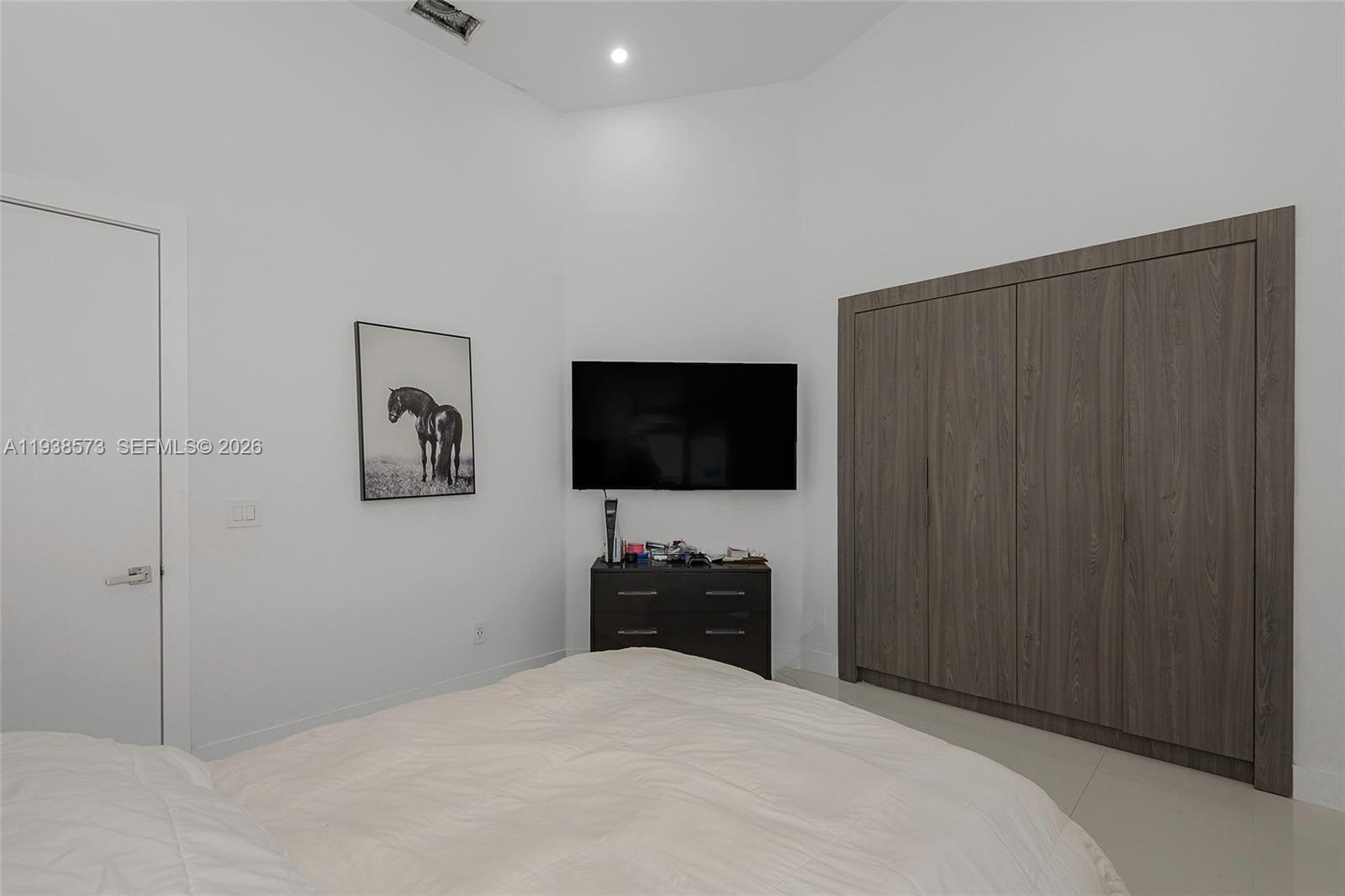 HOLLYWOOD LAKES COUNTRY C - Residential