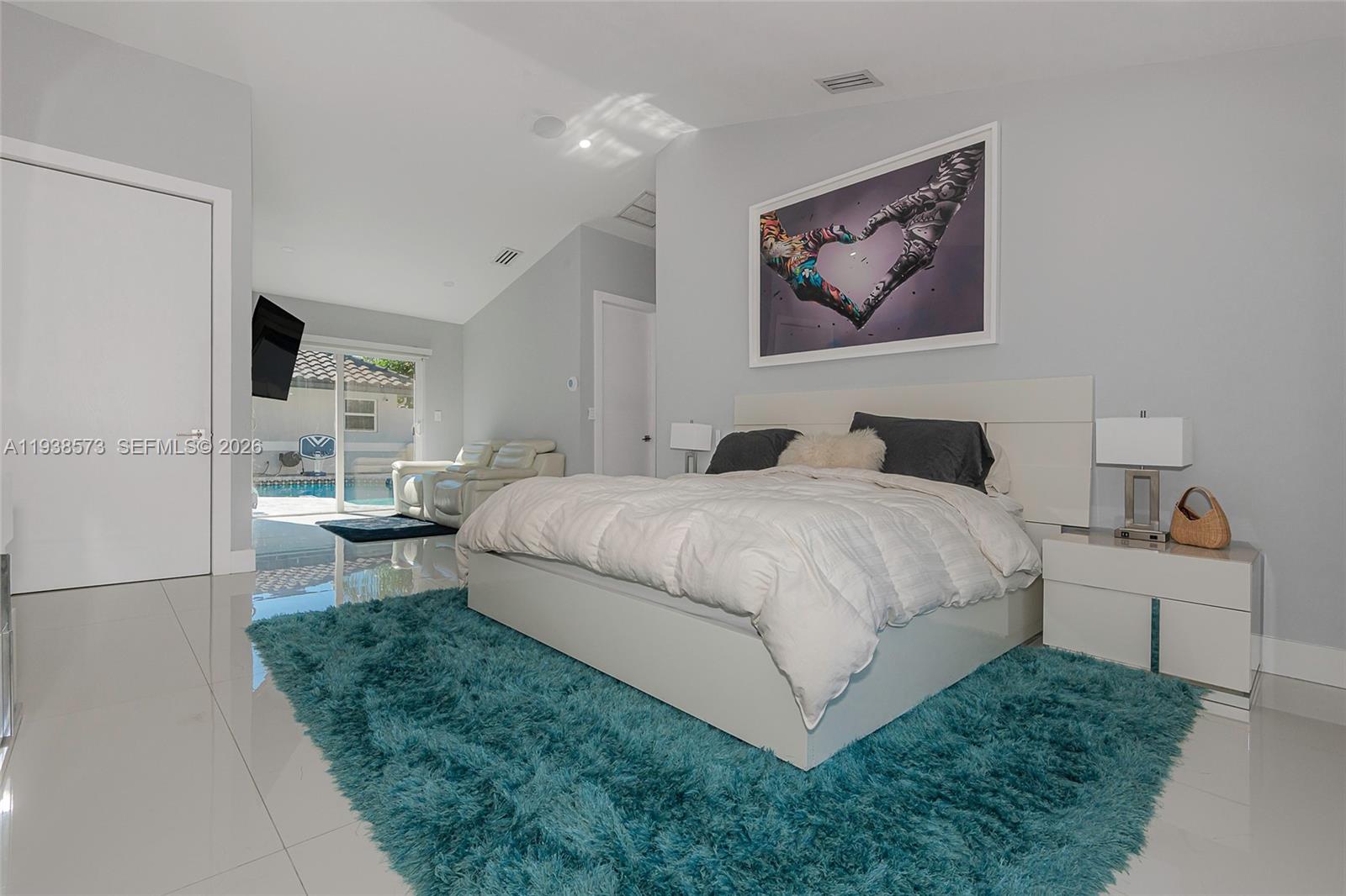 HOLLYWOOD LAKES COUNTRY C - Residential