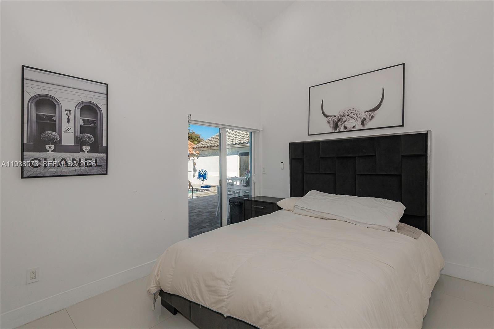 HOLLYWOOD LAKES COUNTRY C - Residential