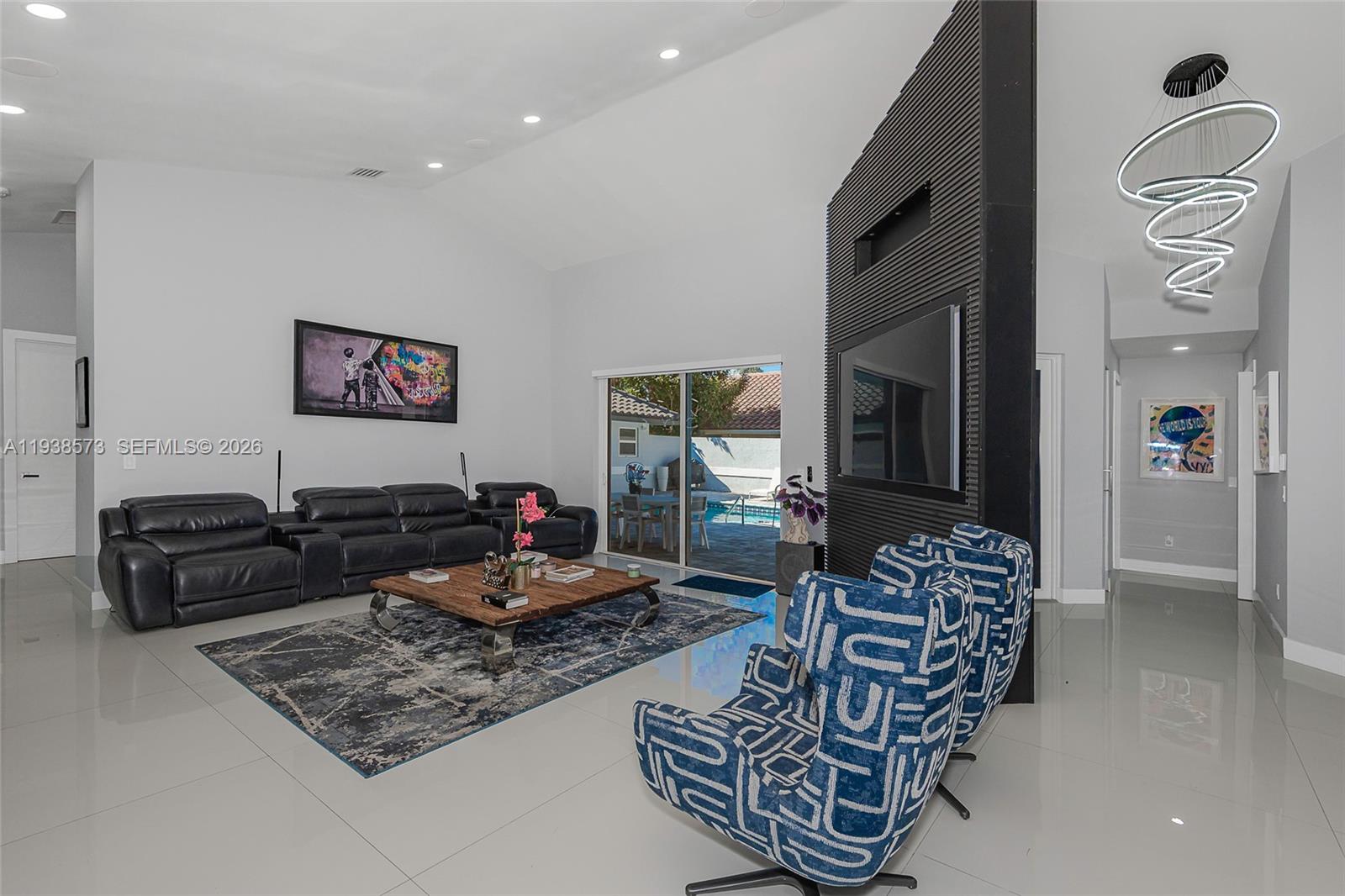 HOLLYWOOD LAKES COUNTRY C - Residential