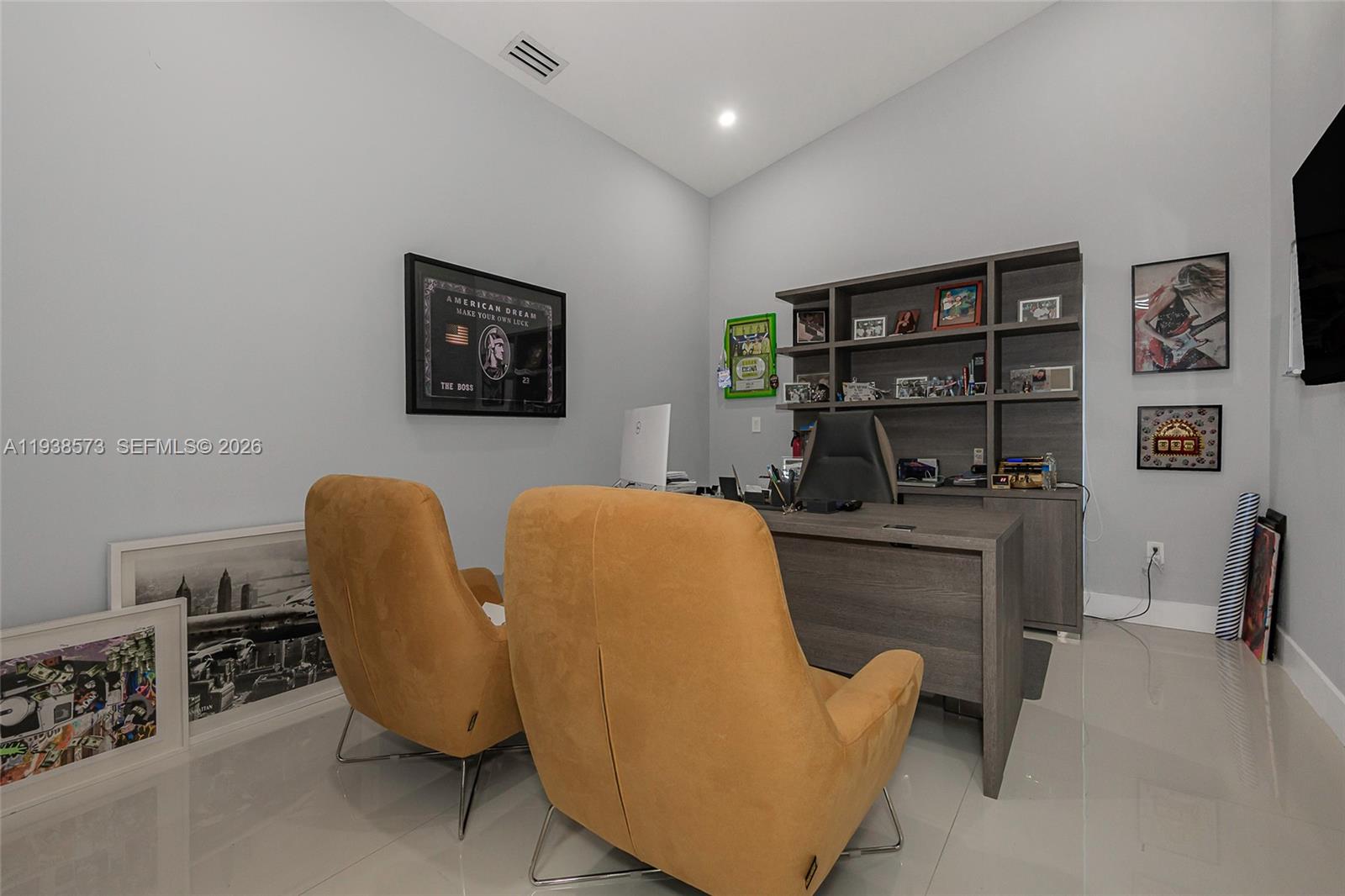 HOLLYWOOD LAKES COUNTRY C - Residential