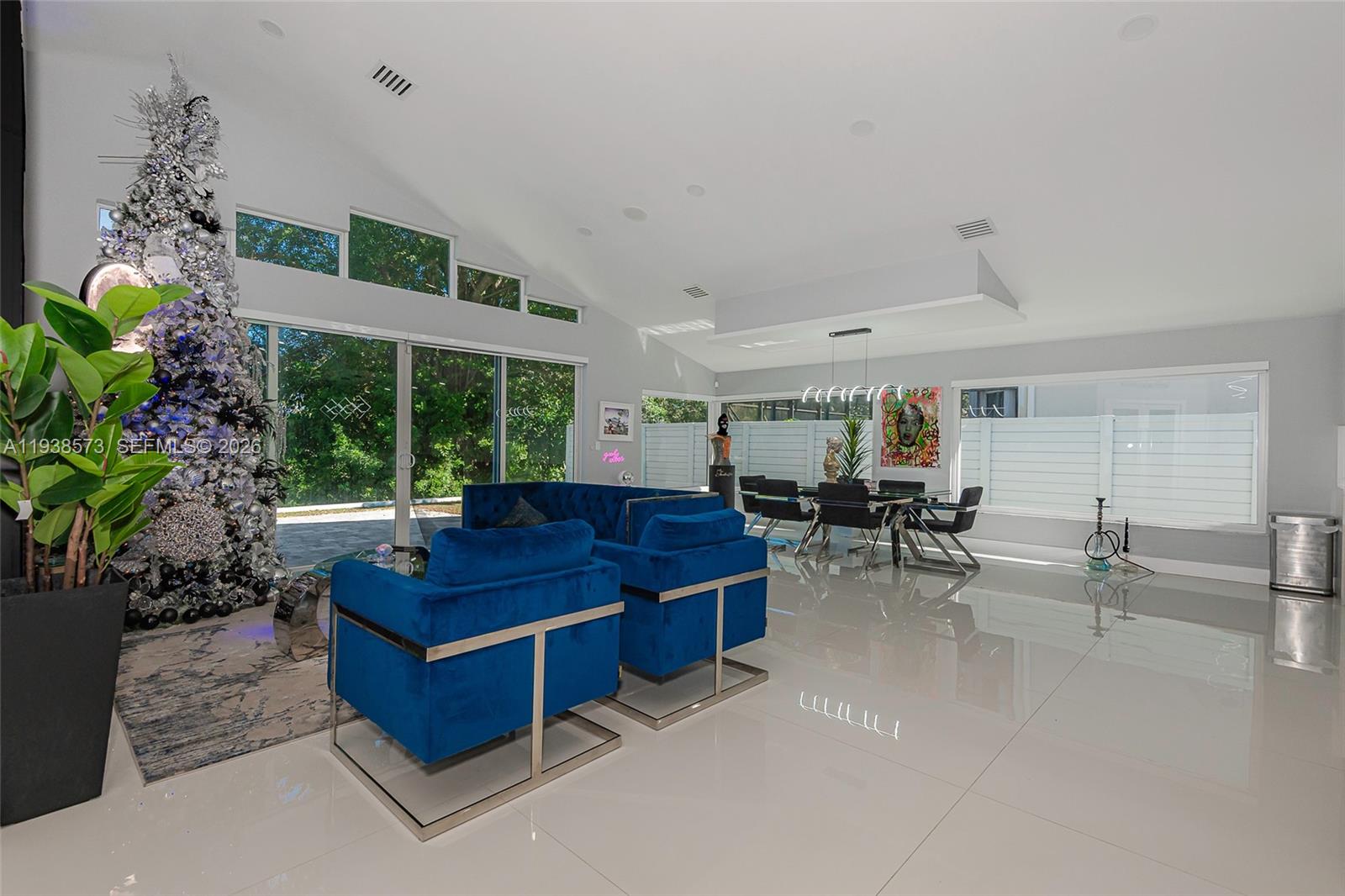 HOLLYWOOD LAKES COUNTRY C - Residential