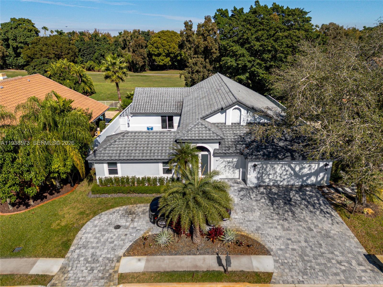 HOLLYWOOD LAKES COUNTRY C - Residential