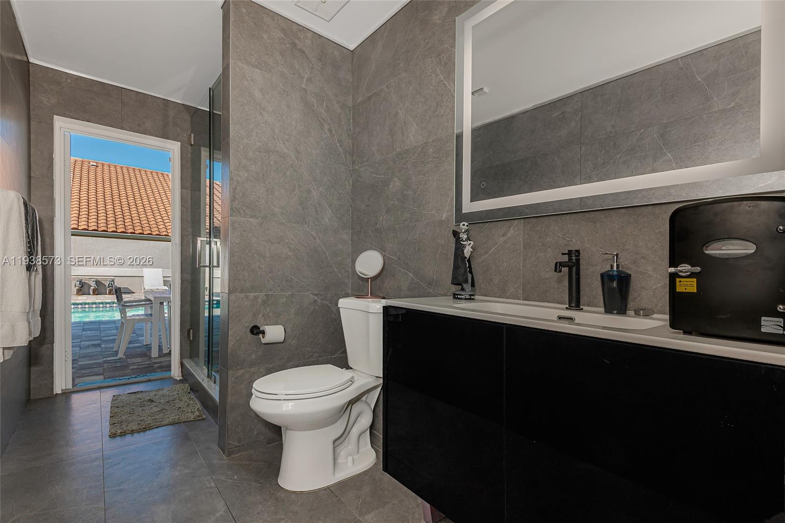 HOLLYWOOD LAKES COUNTRY C - Residential