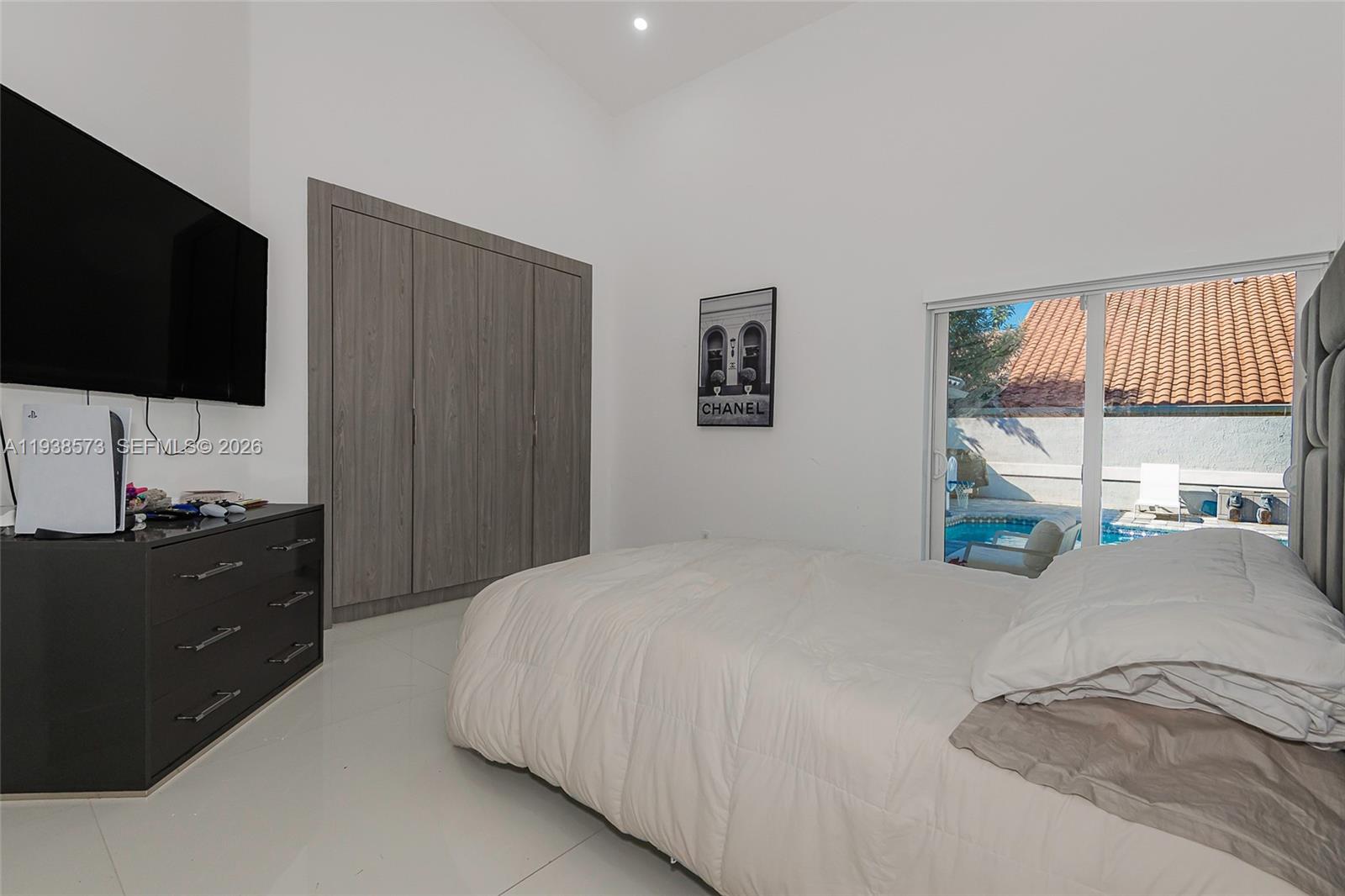 HOLLYWOOD LAKES COUNTRY C - Residential