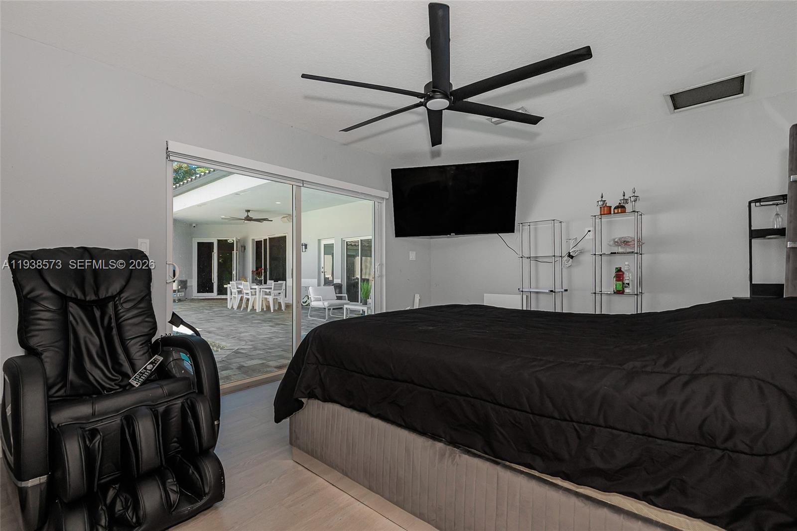 HOLLYWOOD LAKES COUNTRY C - Residential